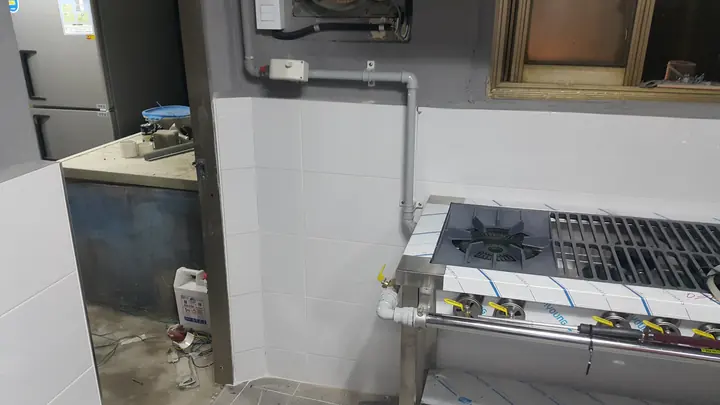 도시가스 배관 현장 사진 · 주방 화구 배관